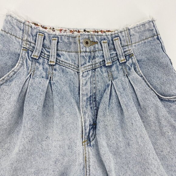 Lee Vintage 80s High Waisted Pleated Front Faded Wash 7" Jean Shorts - Picture 2 of 6